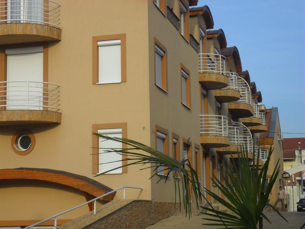 Hotel Palma Nyirbator Exterior photo